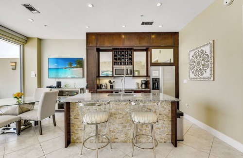 Galveston Condo | XL Terrace, Lazy River, I-O Pools, Game Room, Spa, Beach, Luxury 2-2 Penthouse!