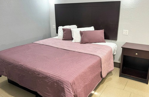 Marshall Hotel | Xpress Inn & Extended Stays