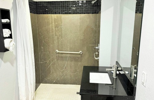 Marshall Hotel | Xpress Inn & Extended Stays