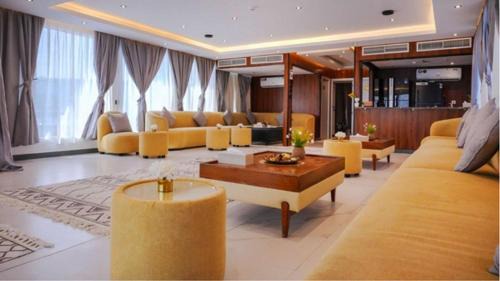 Dubai Boat Rental | Xtreme Yacht 100ft Luxury Private House Boat Dubai Creek