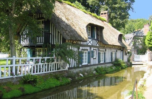 Gremonville House | XVII century dovecote