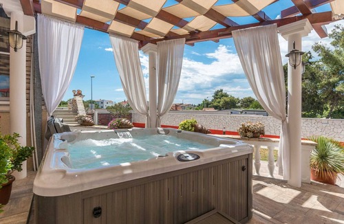Sveti Filip i Jakov Villa | XXXL Villa Ancora with heated pool and jacuzzi, for 24 guests