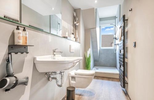 Ottensoos Apartment | XZLLENZ Modern S-Bahn Smart-TV Küche Parken Wellbeing