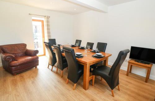 Dinas House | Y Berth Ddu Farmhouse