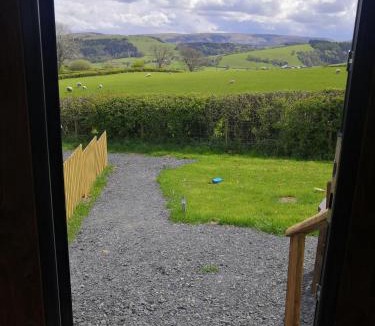 Caersws Ski Chalet | Y Cwtch