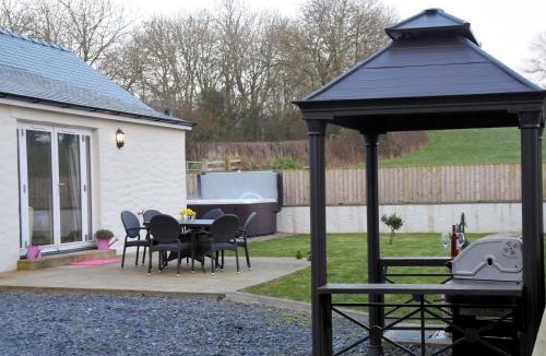 Cardigan House | Y Felin Cottage