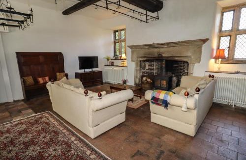 Leeswood House | Y Fferm