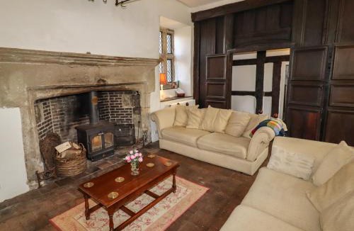 Leeswood House | Y Fferm