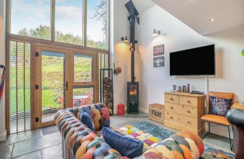 Ammanford House | Y Gwairdy