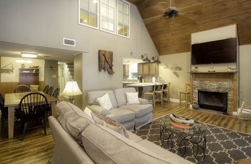 Negreet House | Y-Knott Lodge! Relax on the shores of Toledo Bend! Boat Ramp on site. Mid-Lake