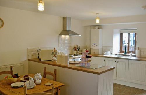 Cilybebyll House | Y Stabl-W43382