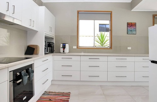 Tea Gardens Cottage | Yacaaba Cottage - Pet friendly