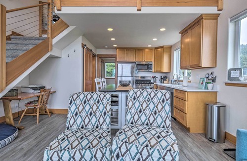 Yachats Apartment | Yachats Gem w/Private Balcony & Ocean Views!