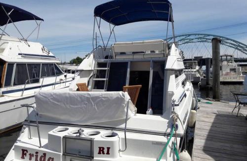 Fox Point Boat Rental | Yacht Stay Providence Marina
