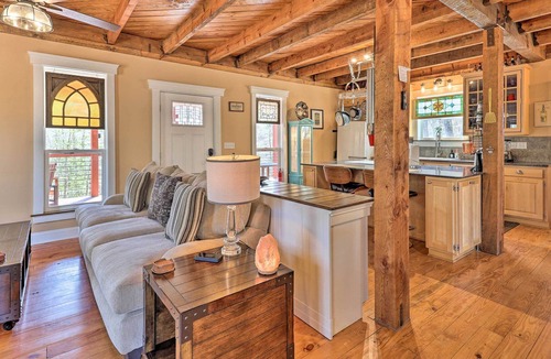 Union Grove Cabin | Yadkin Valley Cabin Retreat w/ Deck, Fire Pit