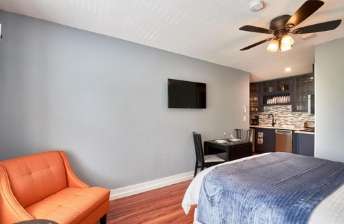 Newberg House | Yamhill Flats: Suite #2