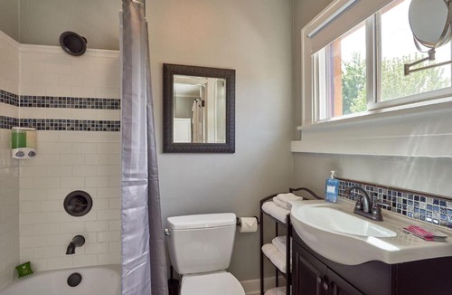 Newberg House | Yamhill Flats: Suite #4