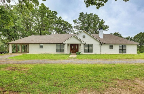 Yantis House | Yantis Retreat on 10 Acres: Steps to Lake Fork!
