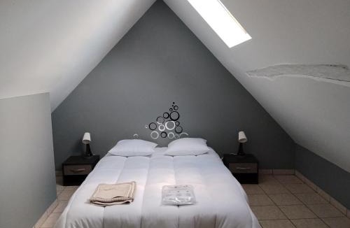 Beaumont-sur-Sarthe House | Yapas