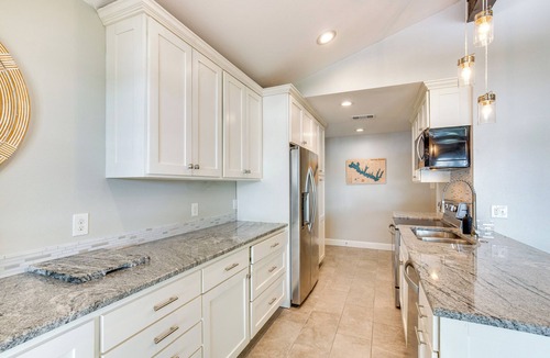 Gun Barrel City House | Yard, Deck & Fire Pit: Cedar Creek Reservoir Gem