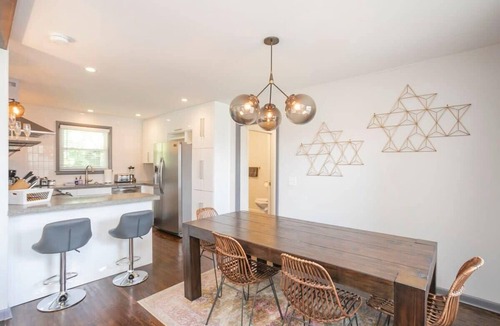 Rosebank House | Yard, Parking, 4.5 Mi to Bway