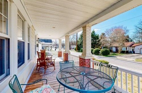 Hebron House | Yard, Porch & Fire Pit! Century-Old Hebron Escape