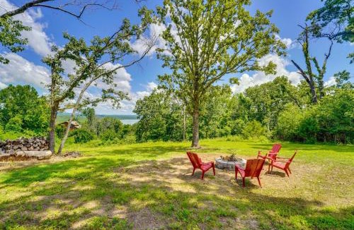 Golden House | Yard w/Lake View: Home Near Table Rock Lake!