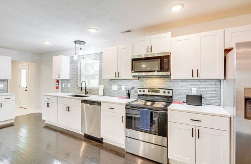 Lamar House | Yard w/Patio: Family-Friendly Home in Lamar!
