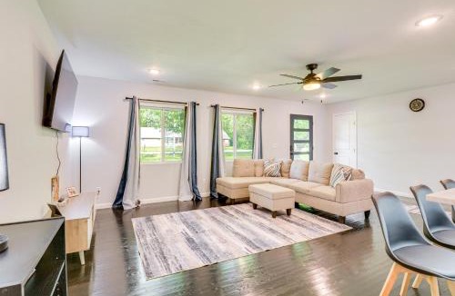Lamar House | Yard w/Patio: Family-Friendly Home in Lamar!