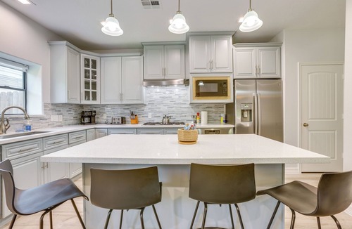 Greater Fondren Southwest Condo | Yard & Workspaces: Luxe Duplex Unit in Houston