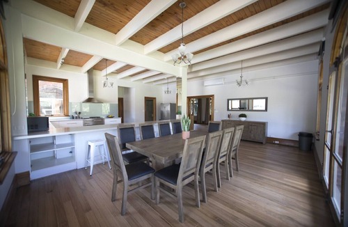 Wandin East House | Yarra Valley Fruit Farm with Pool