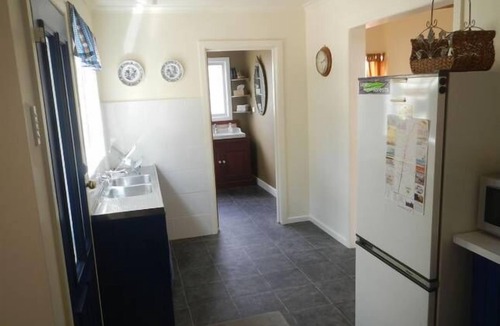 Yarram Cottage | Yarram Cottage - Art and Accommodation