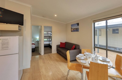 Yarrawonga Cabin | Yarrawonga Riverlands Tourist Park