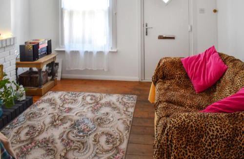 Heybridge House | Yasmin Cottage