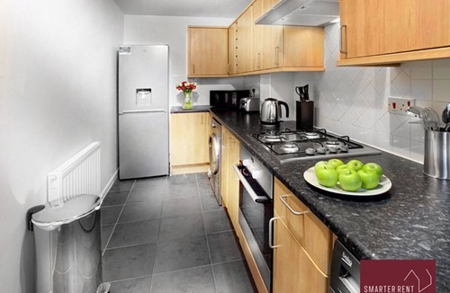 Yateley Apartment | Yateley - Spacious 2 Bedroom House