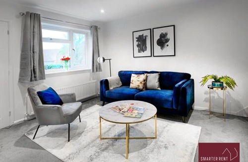 Yateley Apartment | Yateley - Spacious 2 Bedroom House