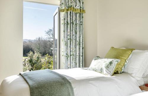 Holditch House | Yawlings