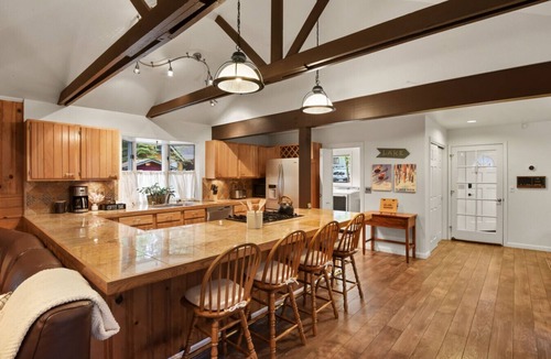 Kings Beach House | Yaya’s: 4BR Retreat | Lake Golf Ski