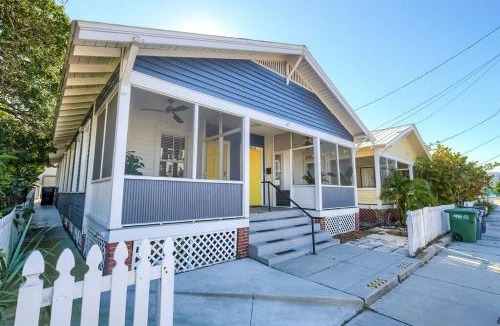Historic Ybor House | Ybor Azul Den