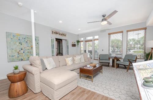 Historic Ybor Apartment | Ybor City Gem I Steps to 7th Ave I Sleeps 6