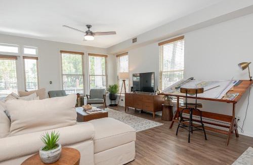 Historic Ybor Apartment | Ybor City Gem I Steps to 7th Ave I Sleeps 6