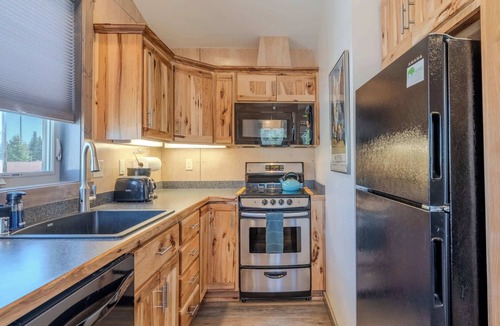 West Yellowstone Apartment | YCC Studio Summary: P