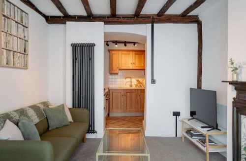 Sittingbourne House | Ye Old Shop - Milton - Sleeps 12