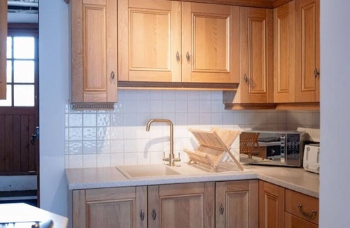 Sittingbourne House | Ye Old Shop - Milton - Sleeps 12