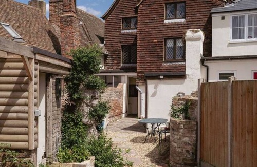 Sittingbourne House | Ye Old Shop - Milton - Sleeps 12