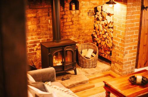 Crawley City Centre House | Ye Olde Cottage