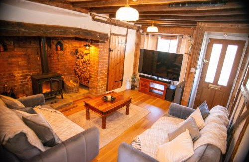 Crawley City Centre House | Ye Olde Cottage