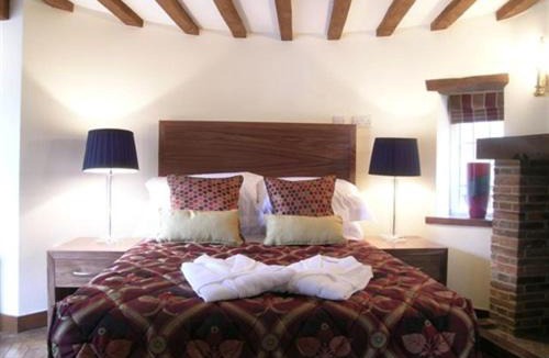 Ashmore Green Bed & Breakfast | Ye Olde Red Lion