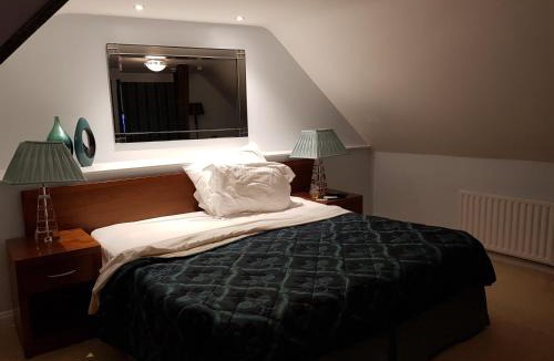 Ashmore Green Bed & Breakfast | Ye Olde Red Lion