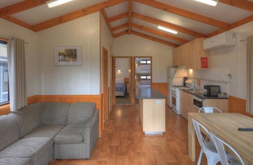 Yea Cabin | Yea Riverside Caravan Park
